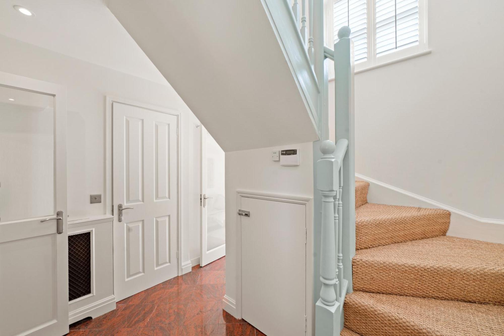 3 Bedroom Mews - Clapham Common - Free Private Parking - Sleeps 5 - Newly Refurbished - Sweetpea & Pillow Feriehus