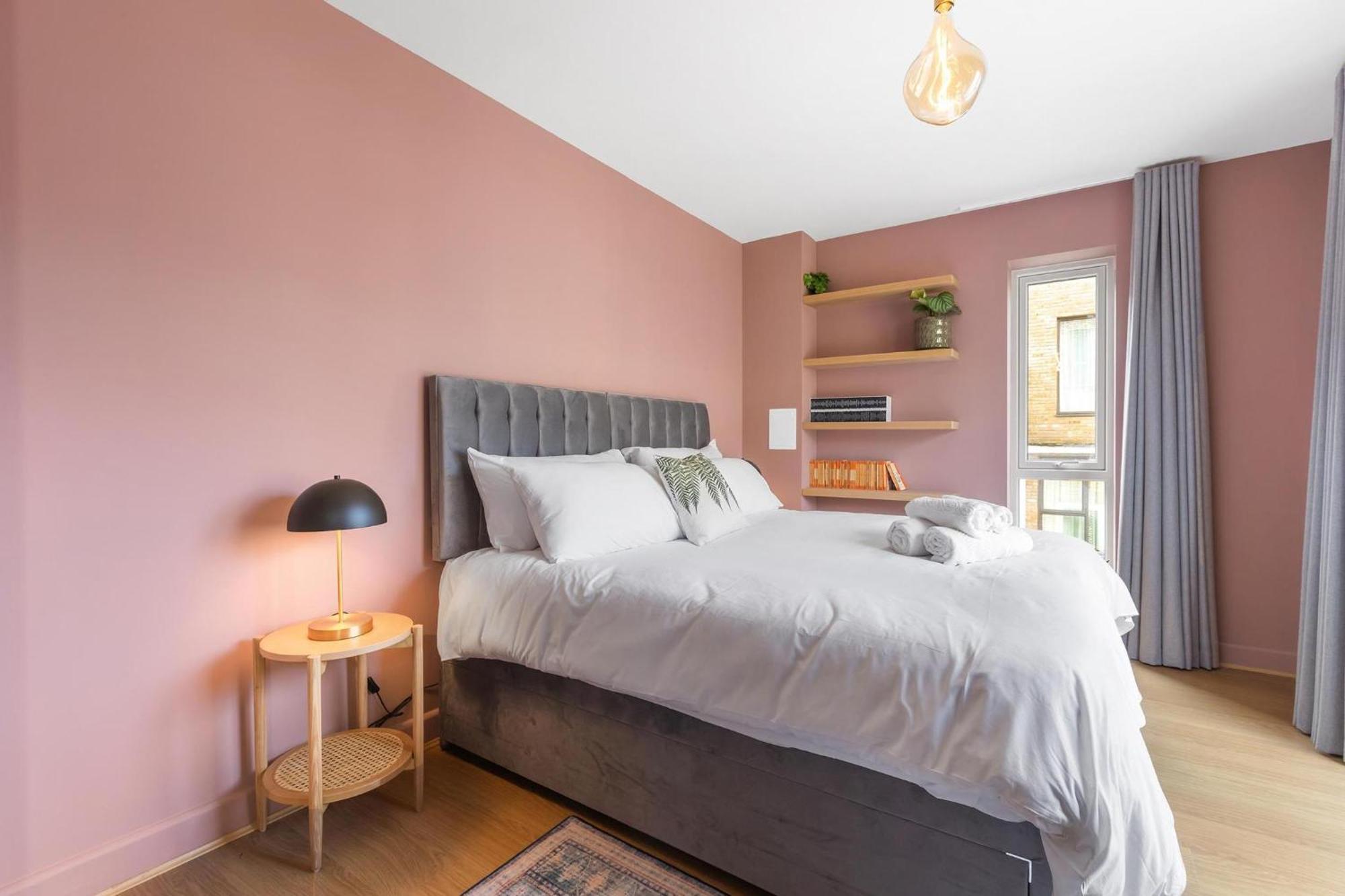 Designer 2bed 3bath Duplex - 20mins2central London! Appartement