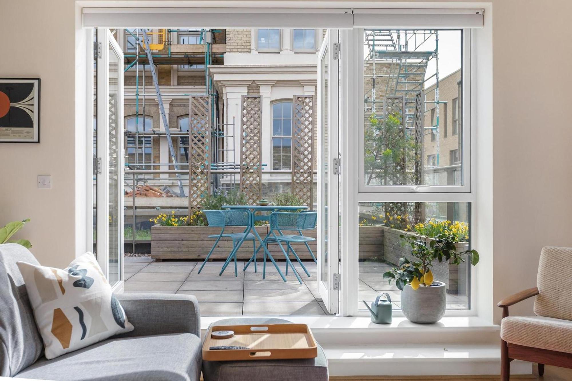 Designer 2bed 3bath Duplex - 20mins2central London! Londres