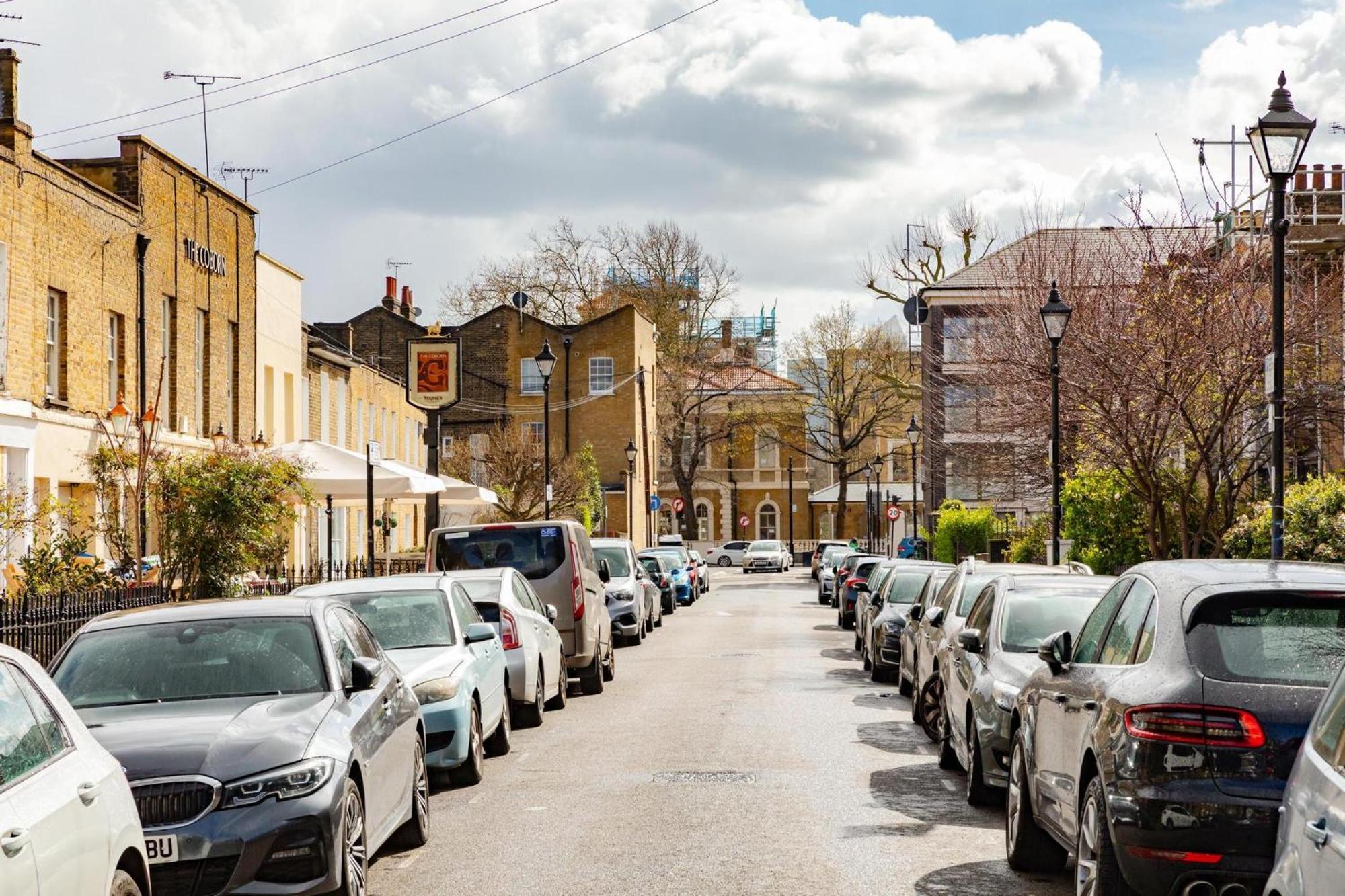 Designer 2bed 3bath Duplex - 20mins2central London! Appartement