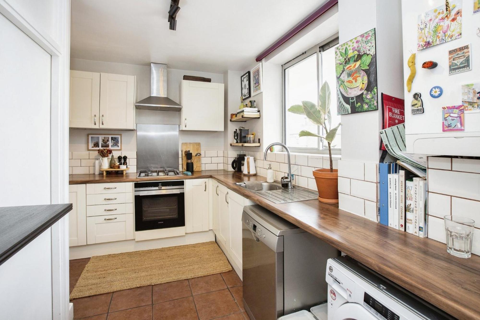 Bright And Spacious Flat Near Victoria Park Leilighet