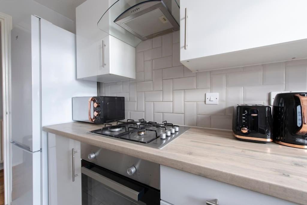 Apartment Lovely 2 Bedroom With River & View