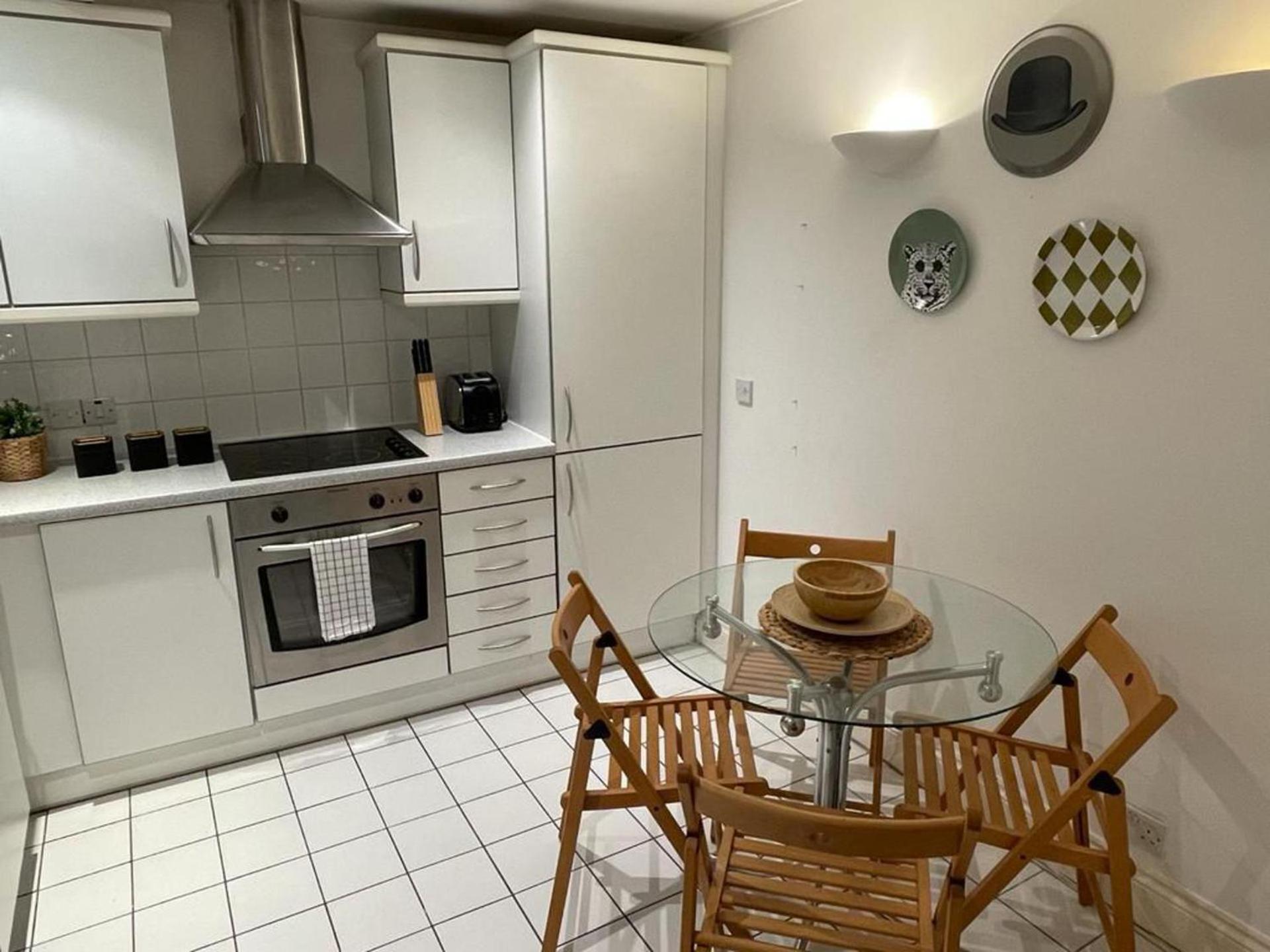 Appartement 2 Bed Apt- Sleeps 4 & Pet Friendly *