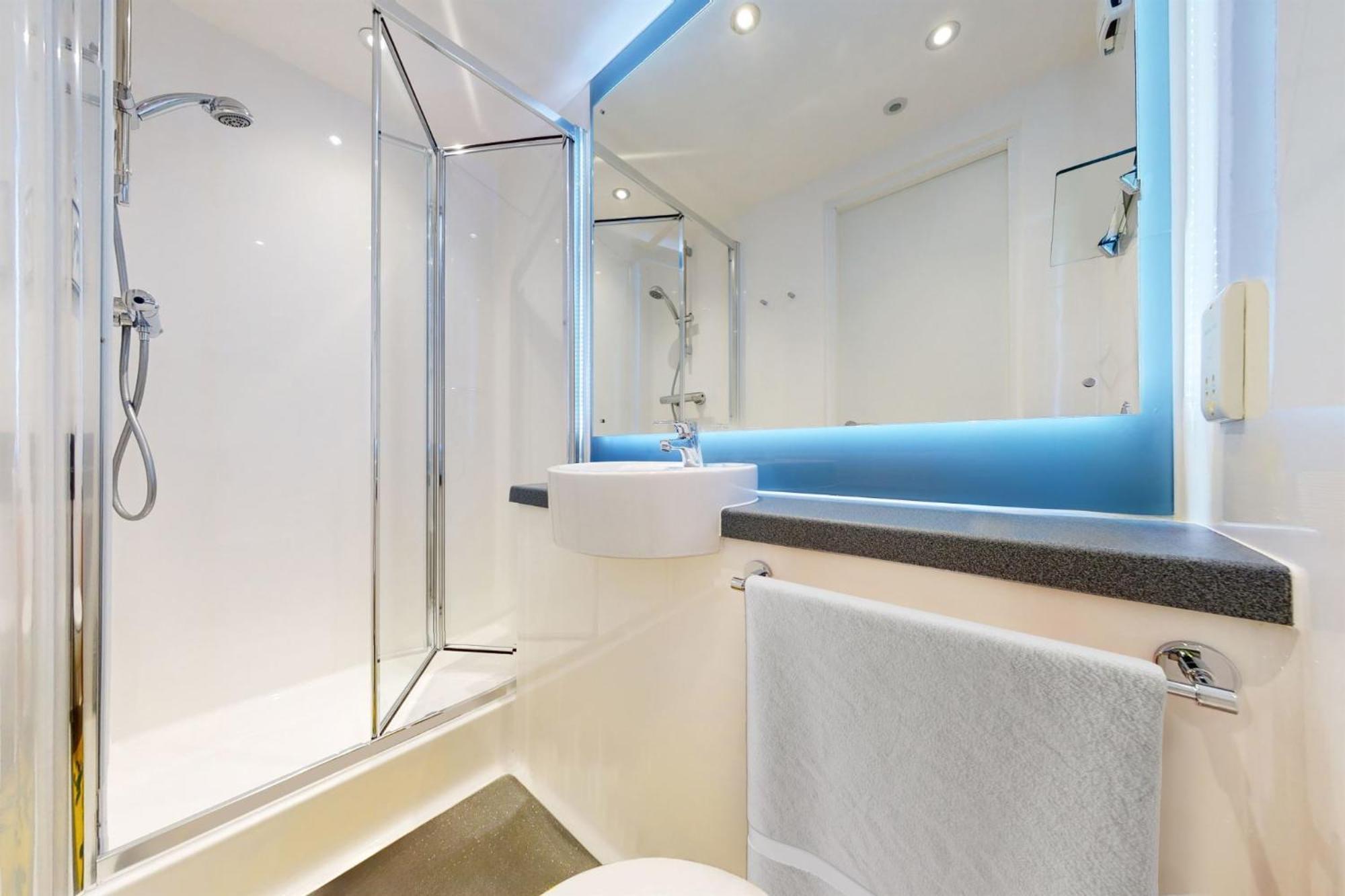 For Students Only Private Bedrooms With Shared Kitchen, And At Canvas Walthamstow In *
