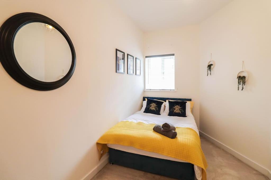 Spacious 2 Bed Flat With Parking -10mins From Lägenhet London