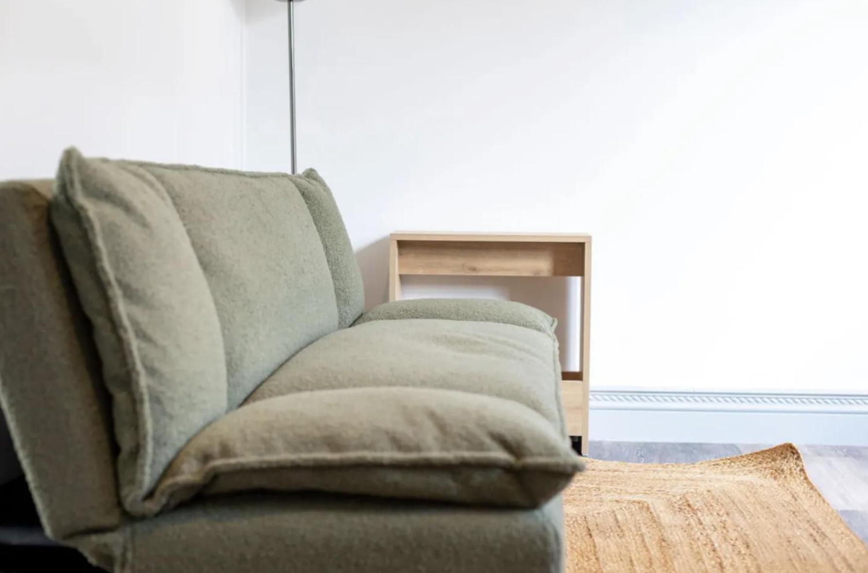 Urban Chic: Stylish 1-bed In The Heart Of The City Londra