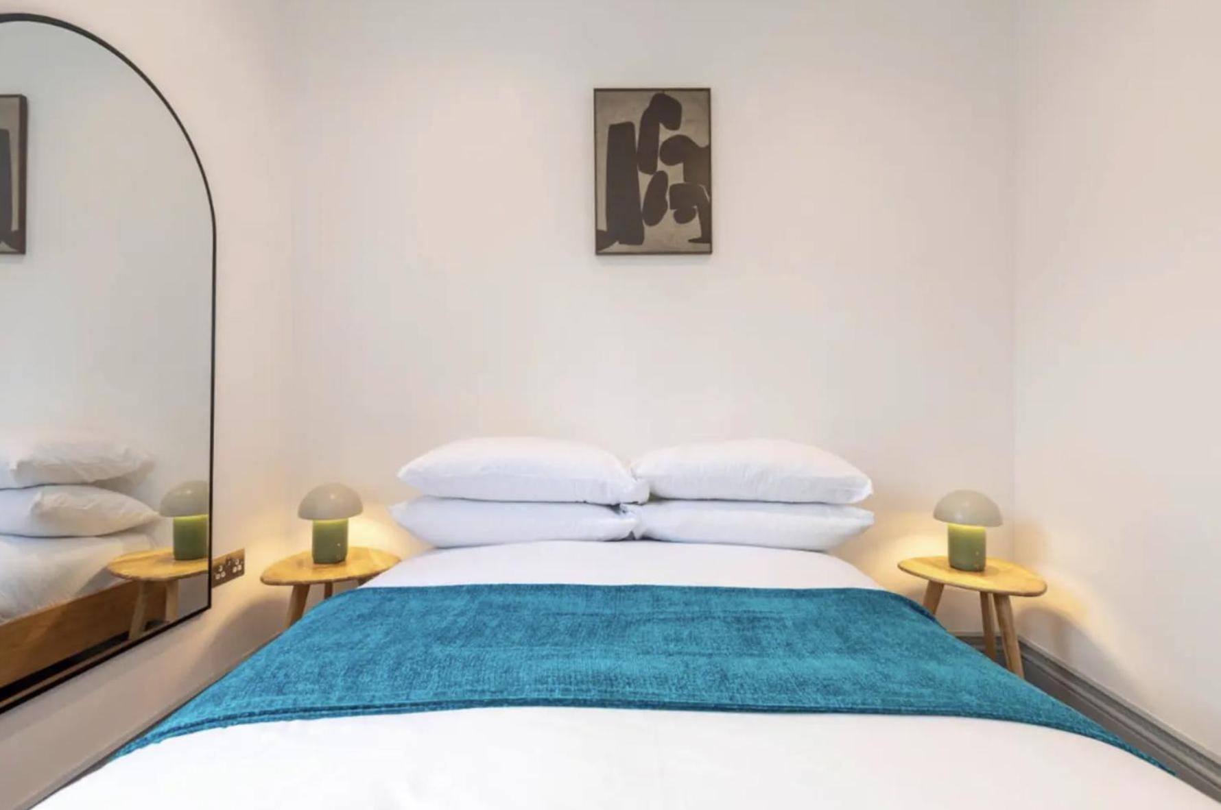 Urban Chic: Stylish 1-bed In The Heart Of The City Appartamento