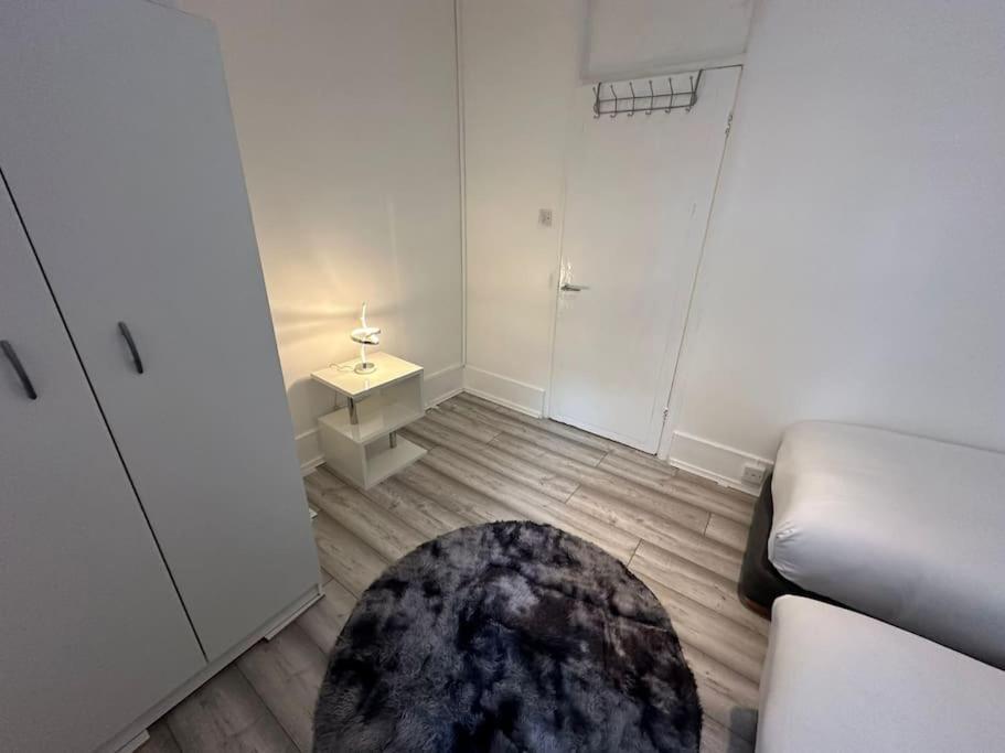 Lägenhet Ground Floor One Bedroom Flat London