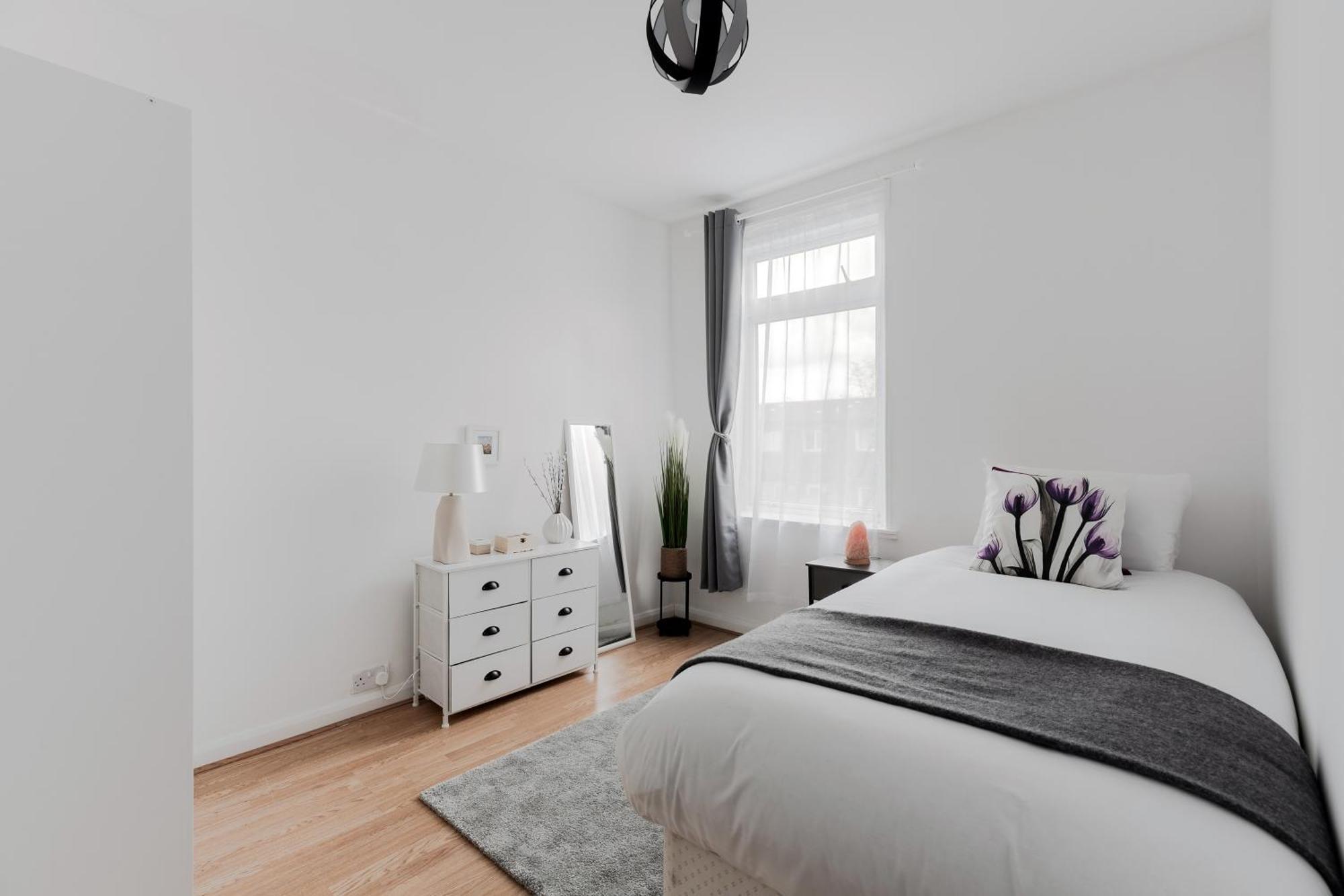 Beautiful 4-bed House With Garden In Vakantiehuis Londen