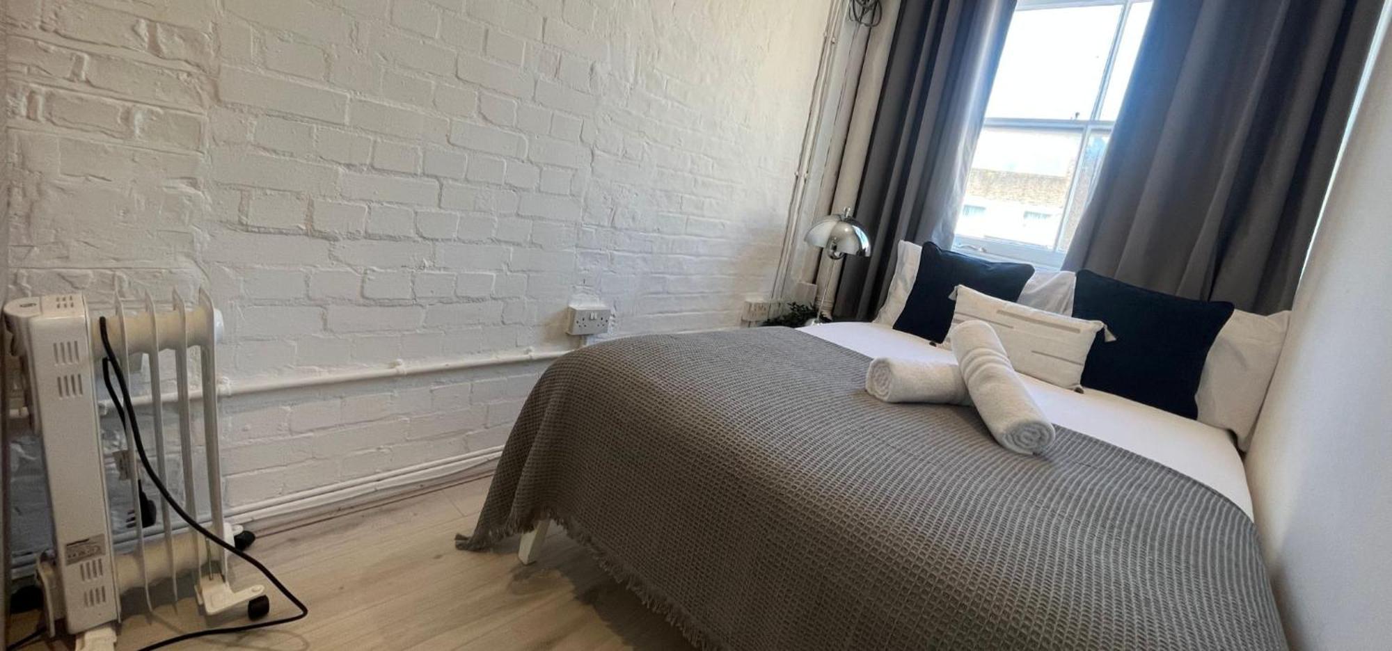 Nifty 2 Bedroom Flat In Goswell Rd * Londra