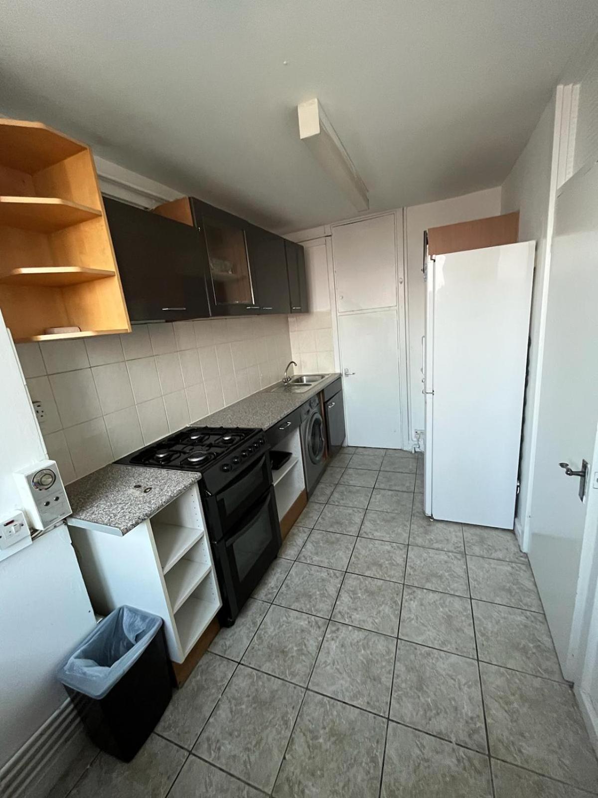 Two Bedroom Edgware Road * Londen