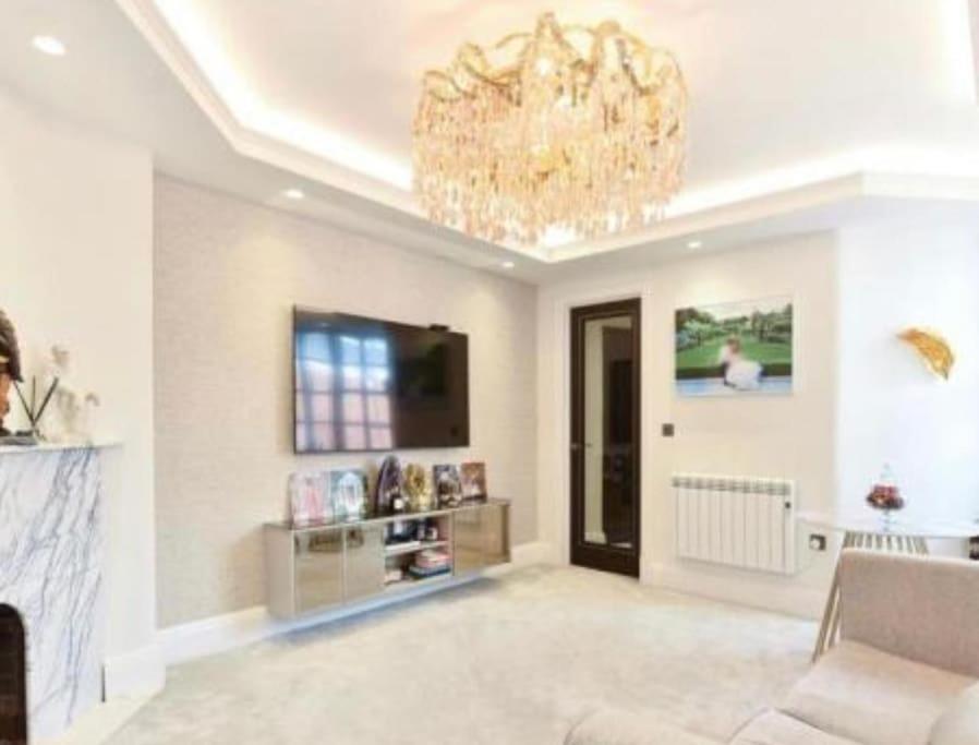 2 Bed Flat In St Johns Wood Apartment