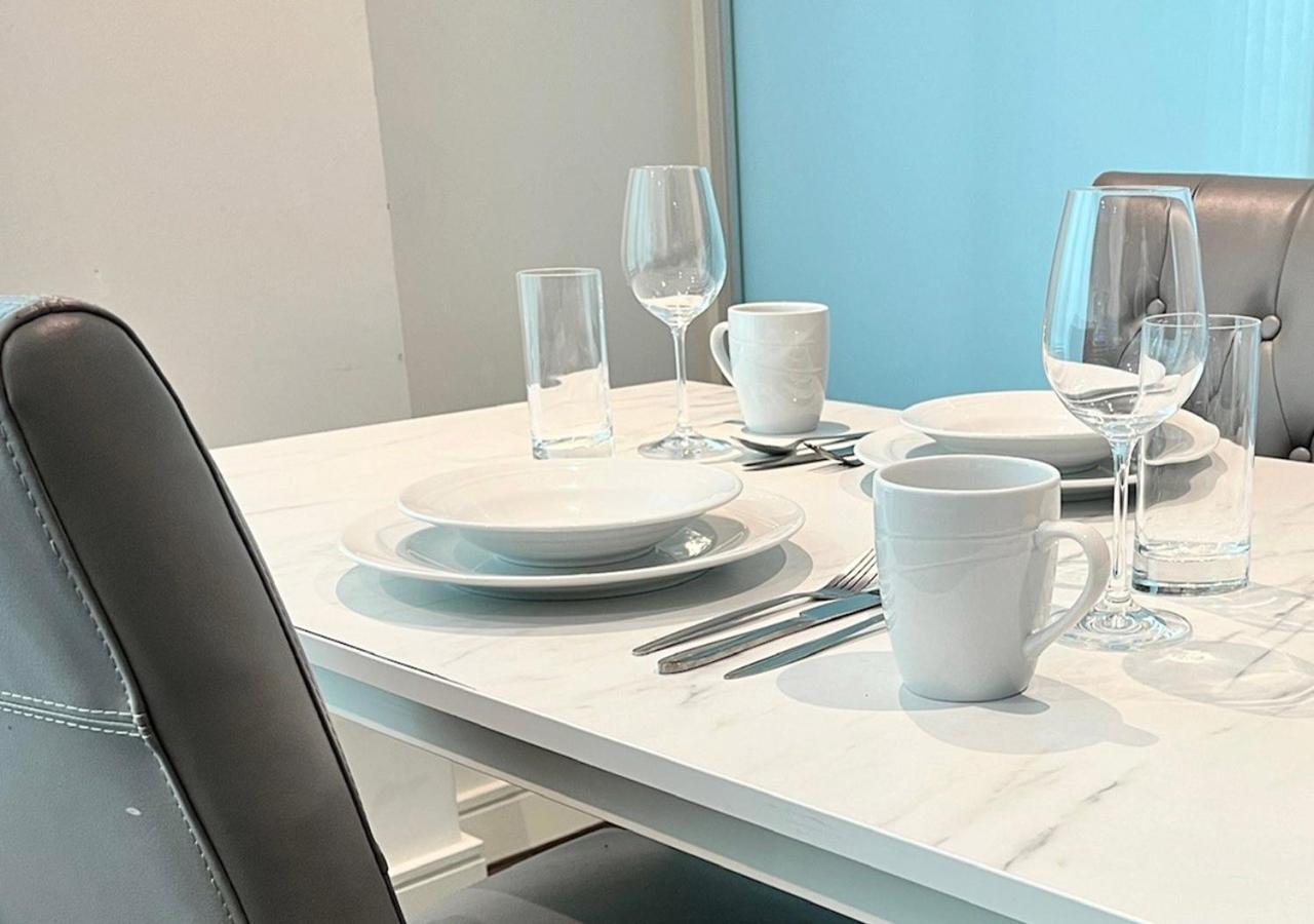 Aquarius At St. George Wharf Apartment London
