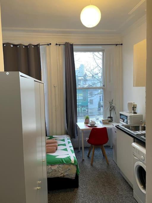 Flat In Heart Of Apartment