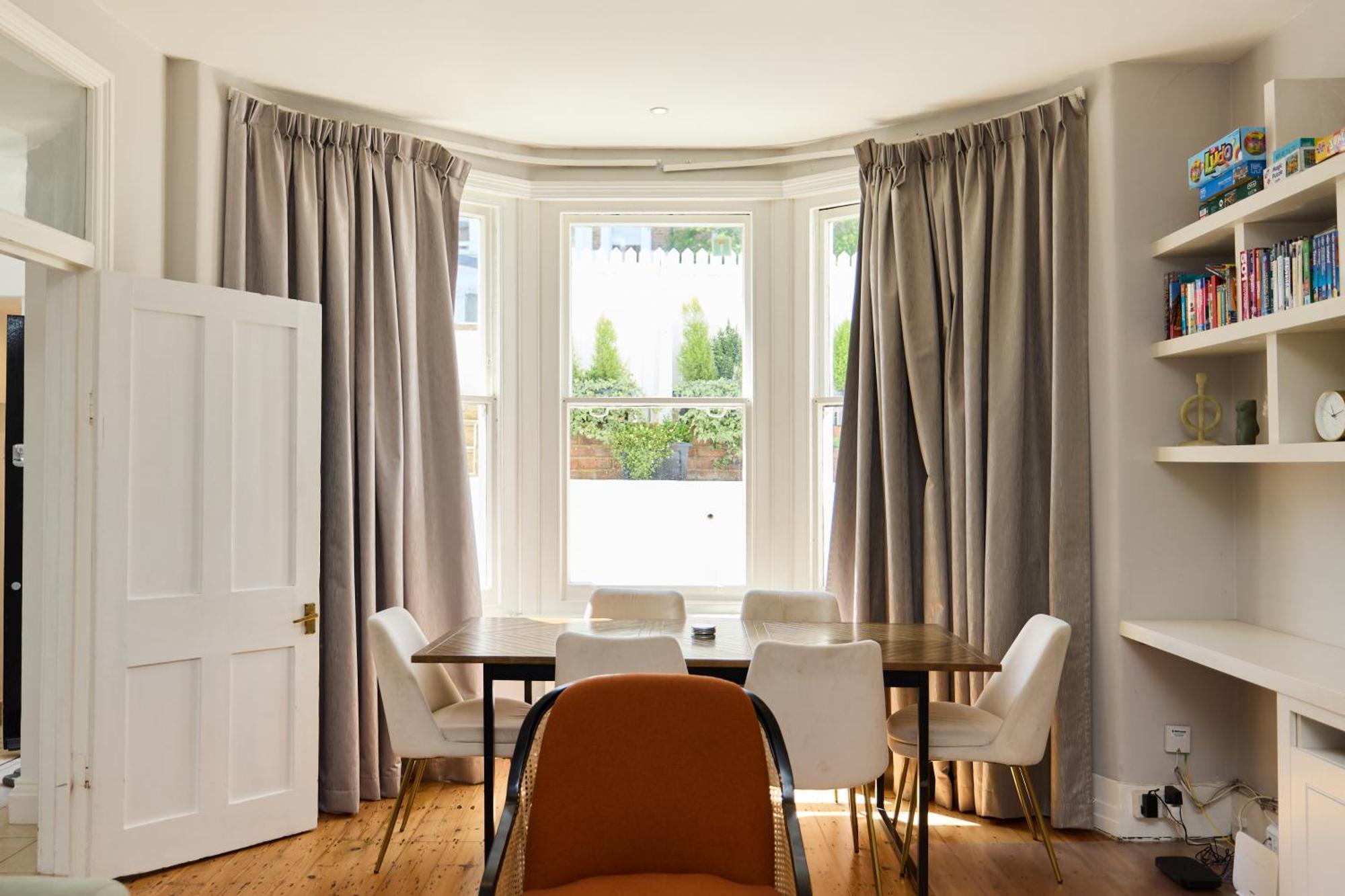 The West Kensington Hideout - Cozy 2bdr Flat With Garden London