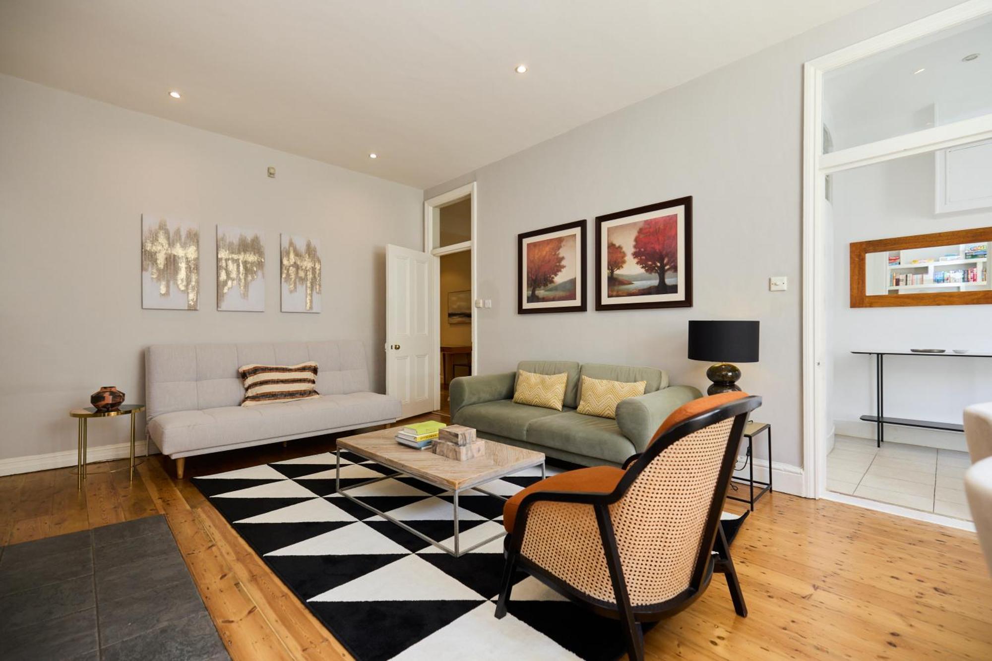 The West Kensington Hideout - Cozy 2bdr Flat With Garden Apartment