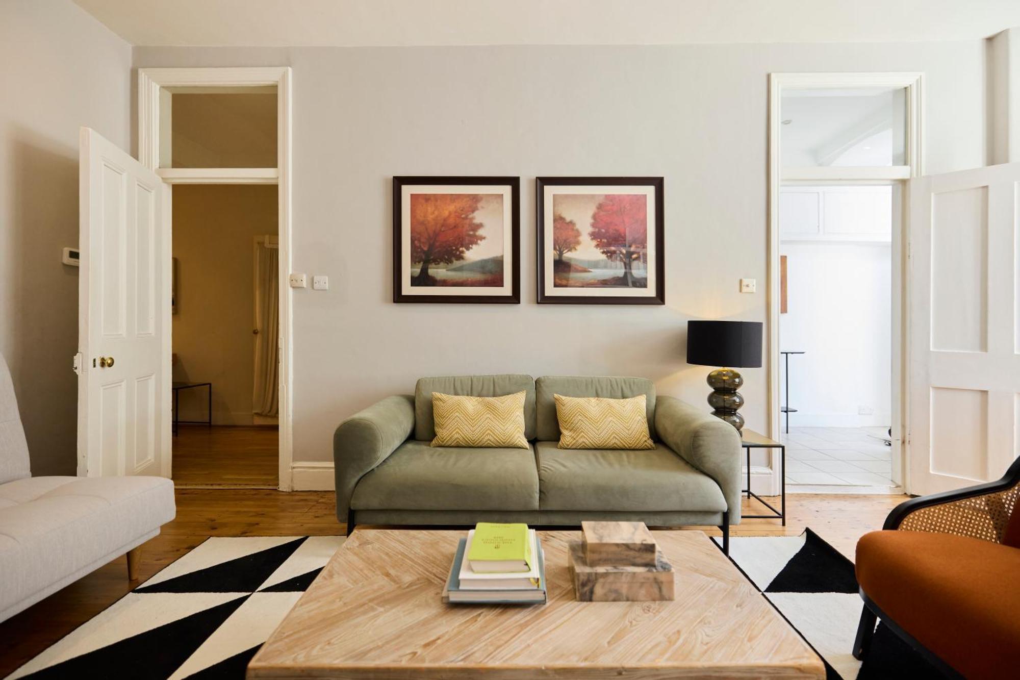The West Kensington Hideout - Cozy 2bdr Flat With Garden Apartment *