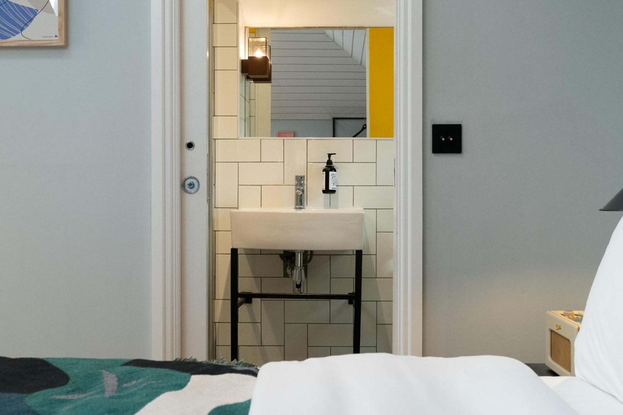 Room2 Hammersmith Hometel 4* London
