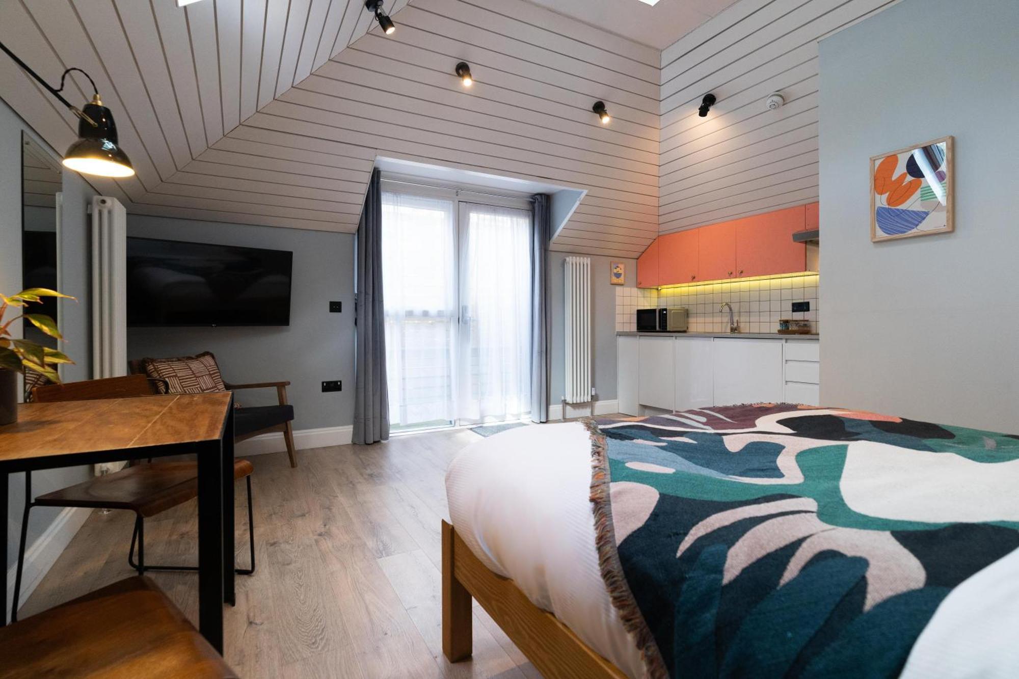 Room2 Hammersmith Hometel London