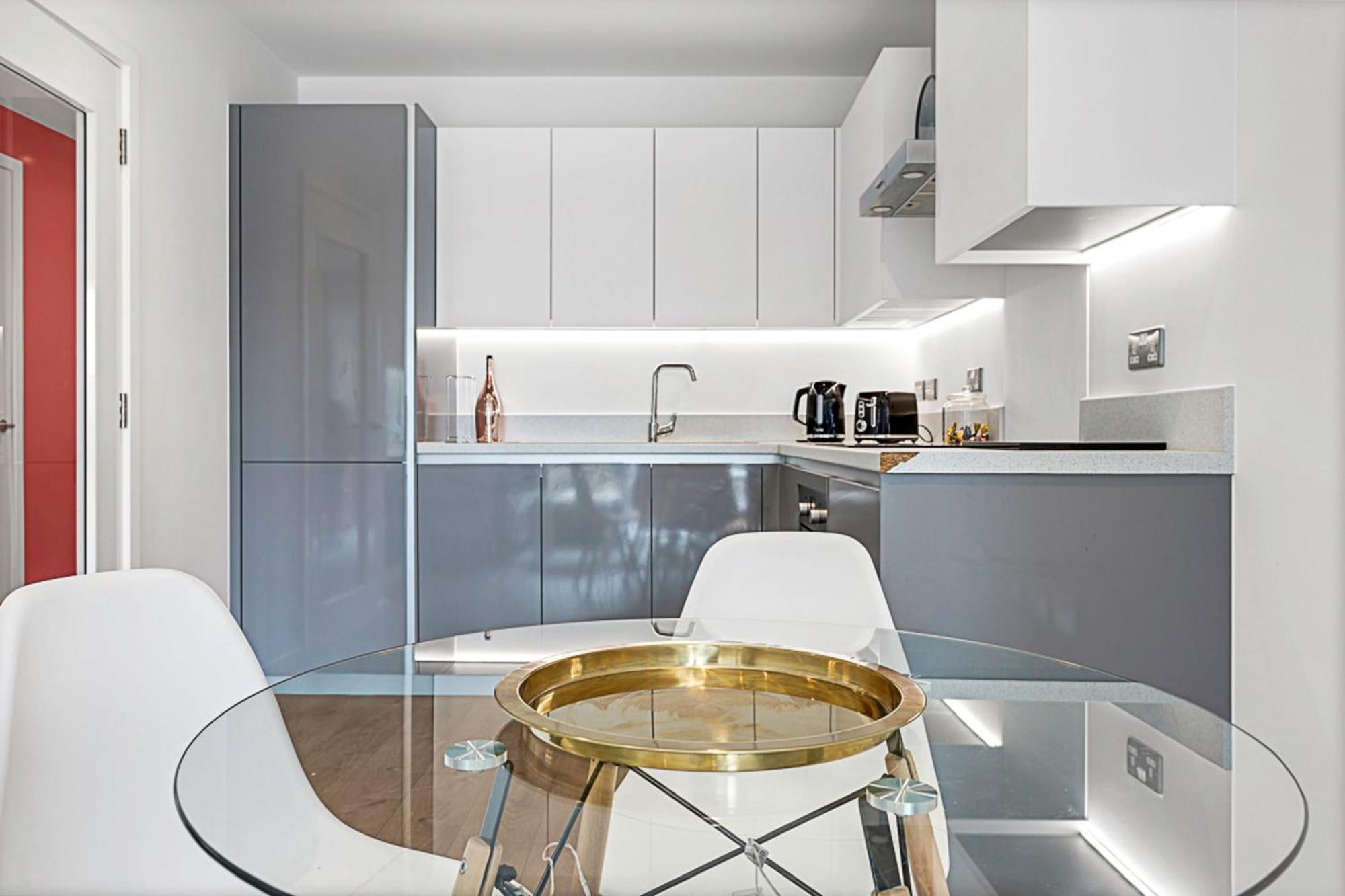 Apartment Stylish Flat In Battersea Reach
