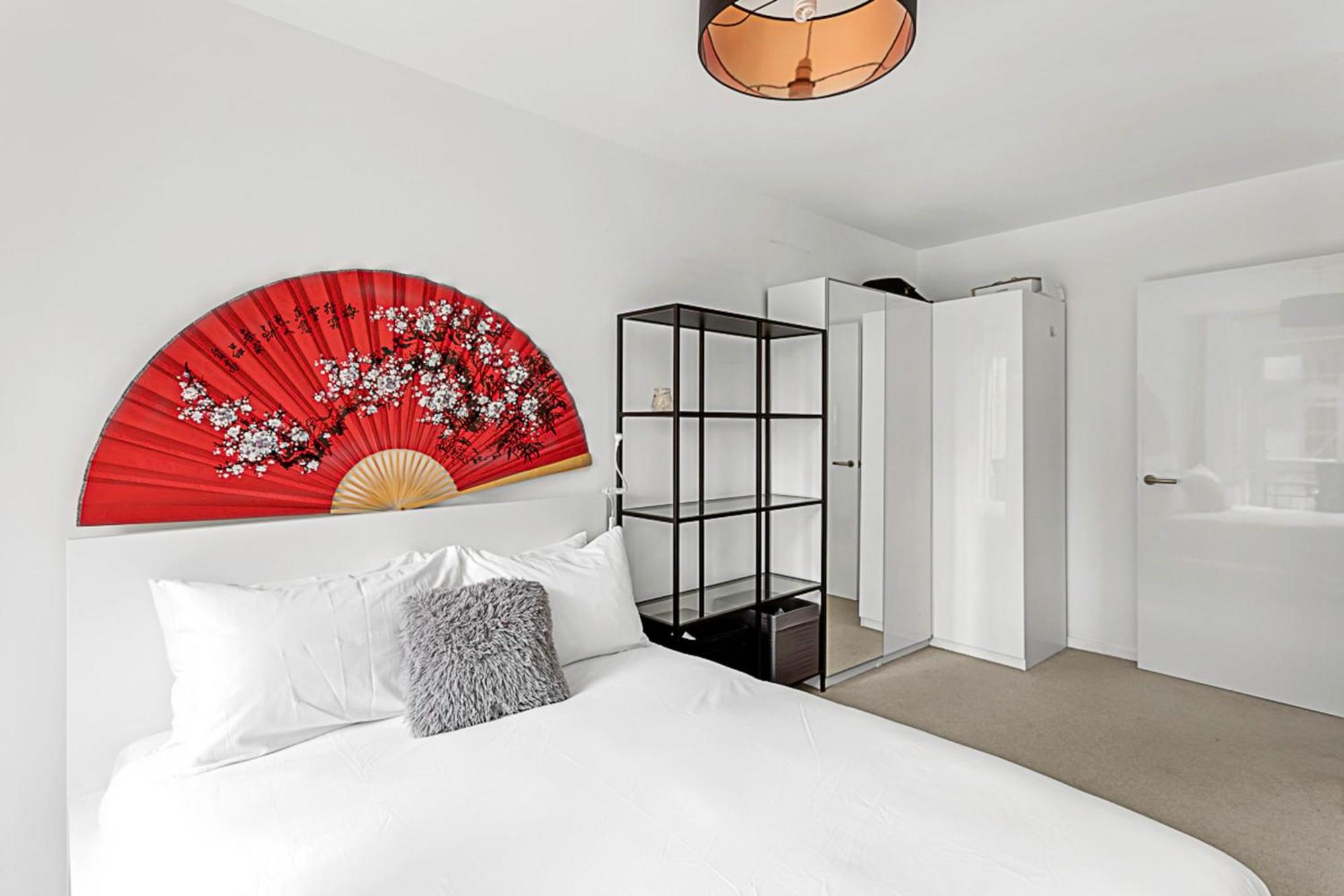 Stylish Flat In Battersea Reach * London