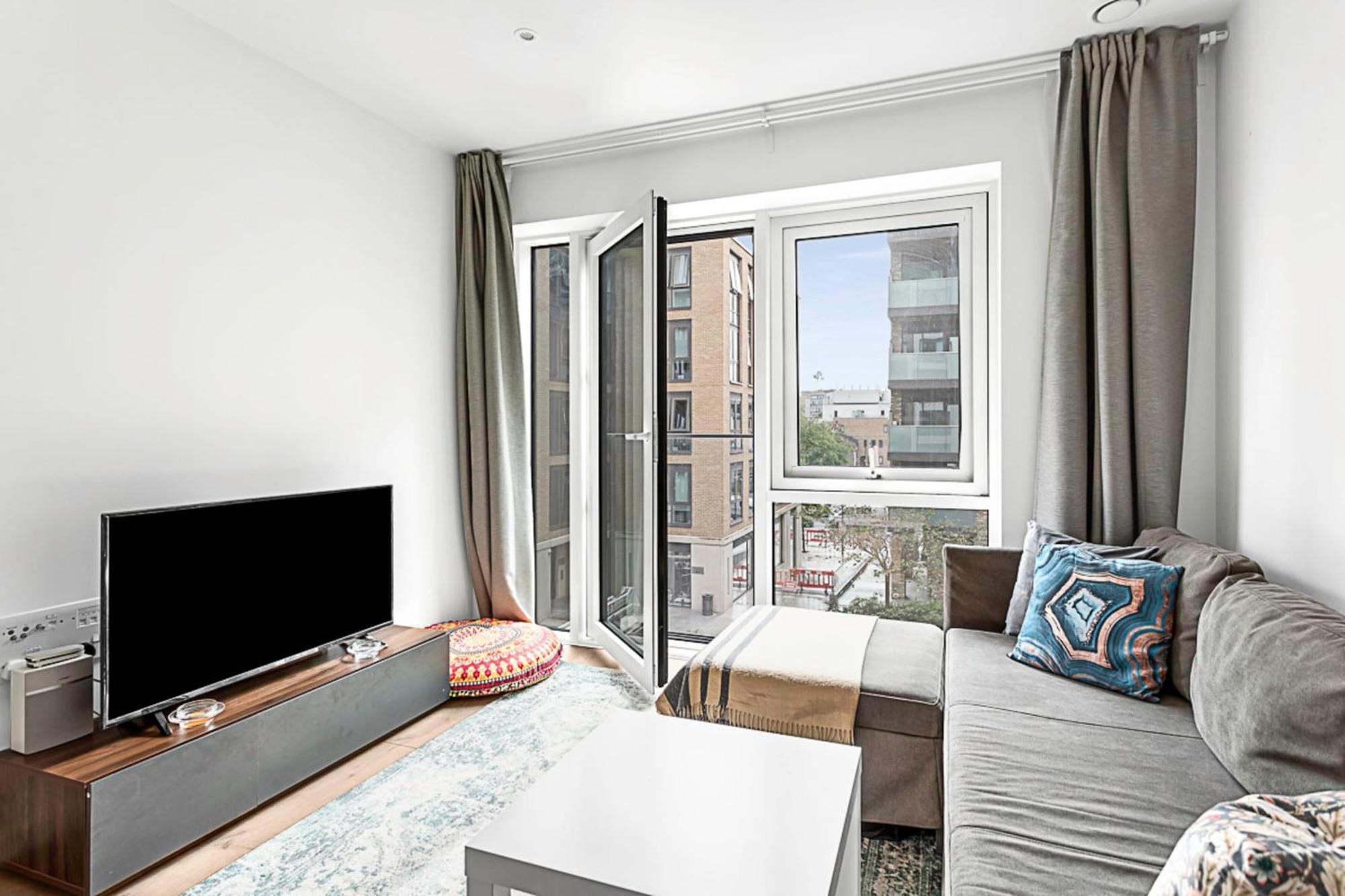 Stylish Flat In Battersea Reach London