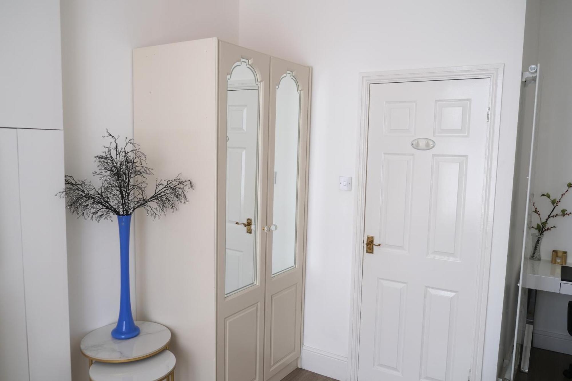 Lynton Road Apartment