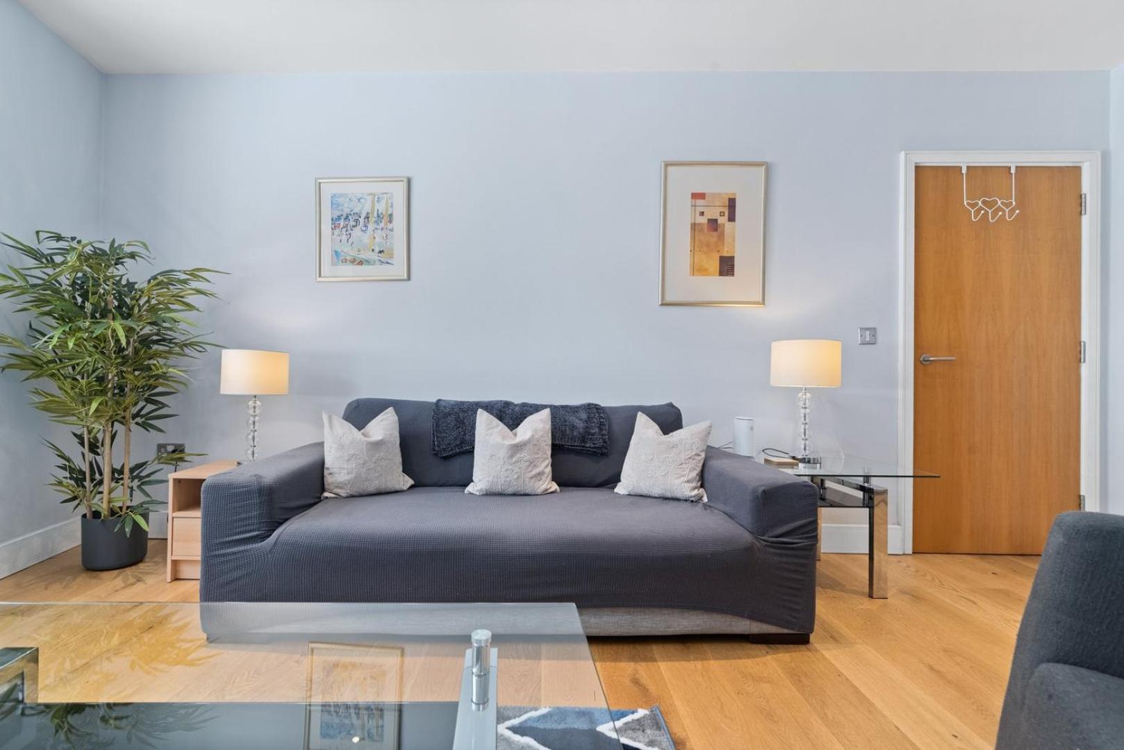 Lägenhet Guestready - Tower Of At Your Doorstep London