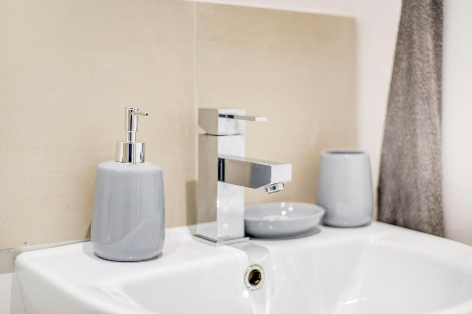 Lägenhet Guestready - Sleek Serenity In Hammersmith London