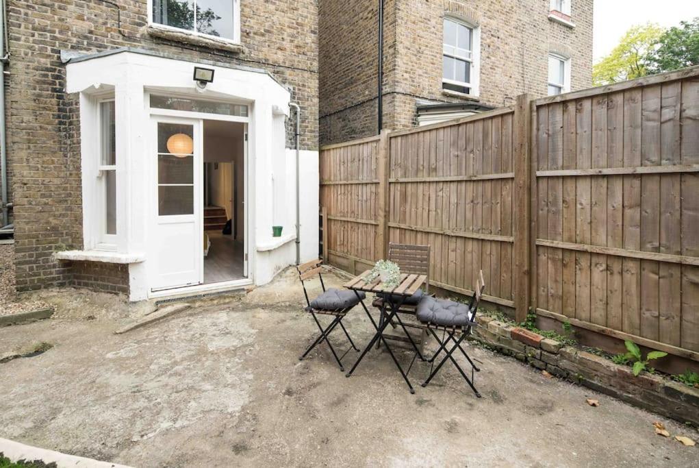 Family-friendly Garden Retreat Lejlighed *