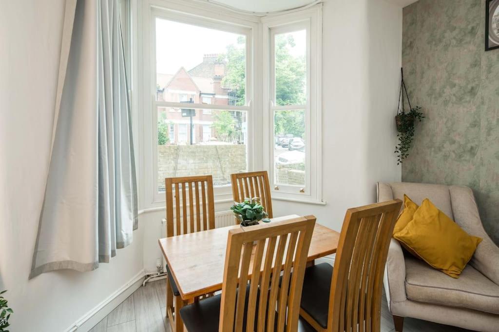 Family-friendly Garden Retreat Lejlighed