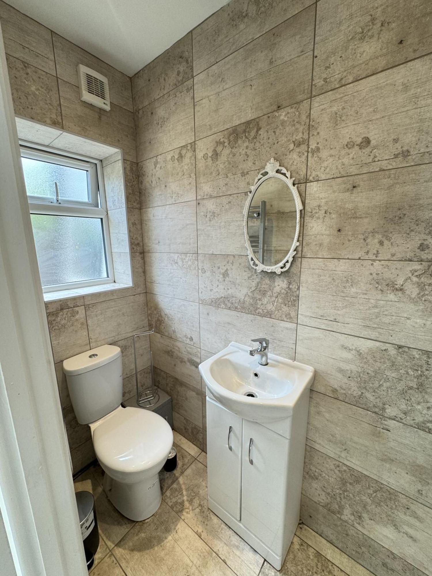 En-suite Bedroom For Up To 4! Sofa Bed - Near Stratford Pensionat