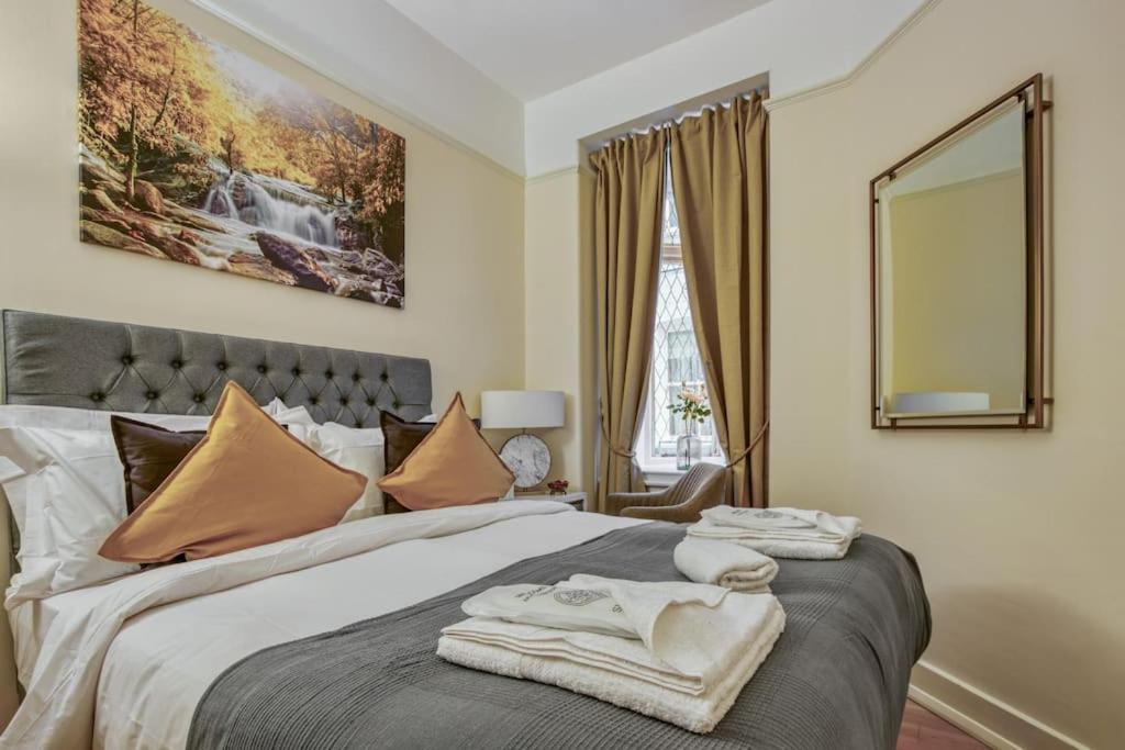 Apartment 2bed 2bath Earls Court