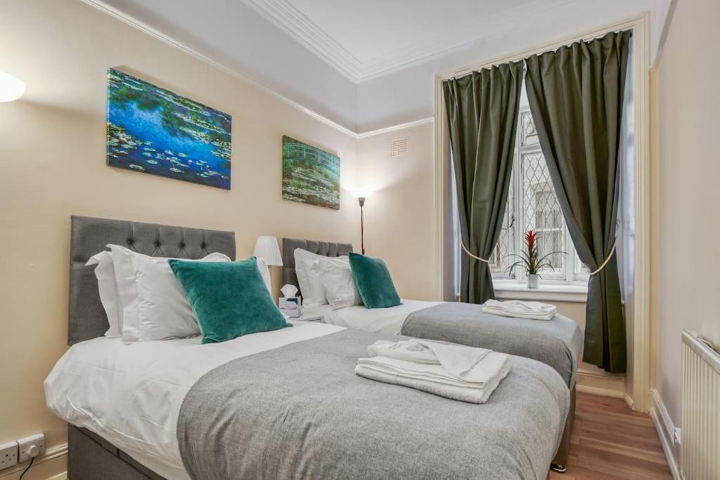 2bed 2bath Earls Court Apartment