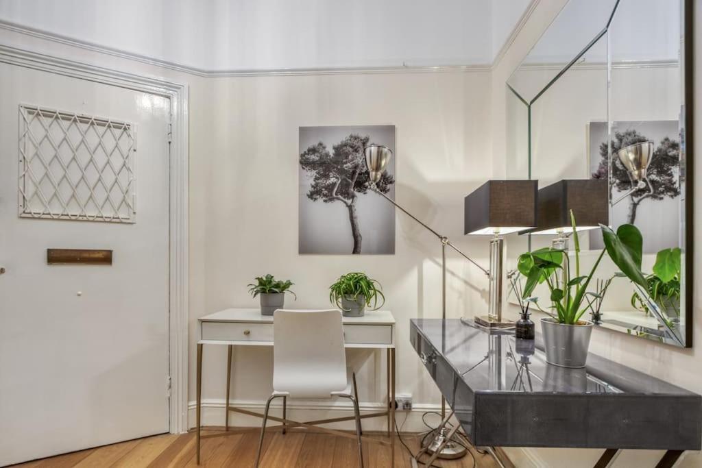 Apartment 2bed 2bath Earls Court *