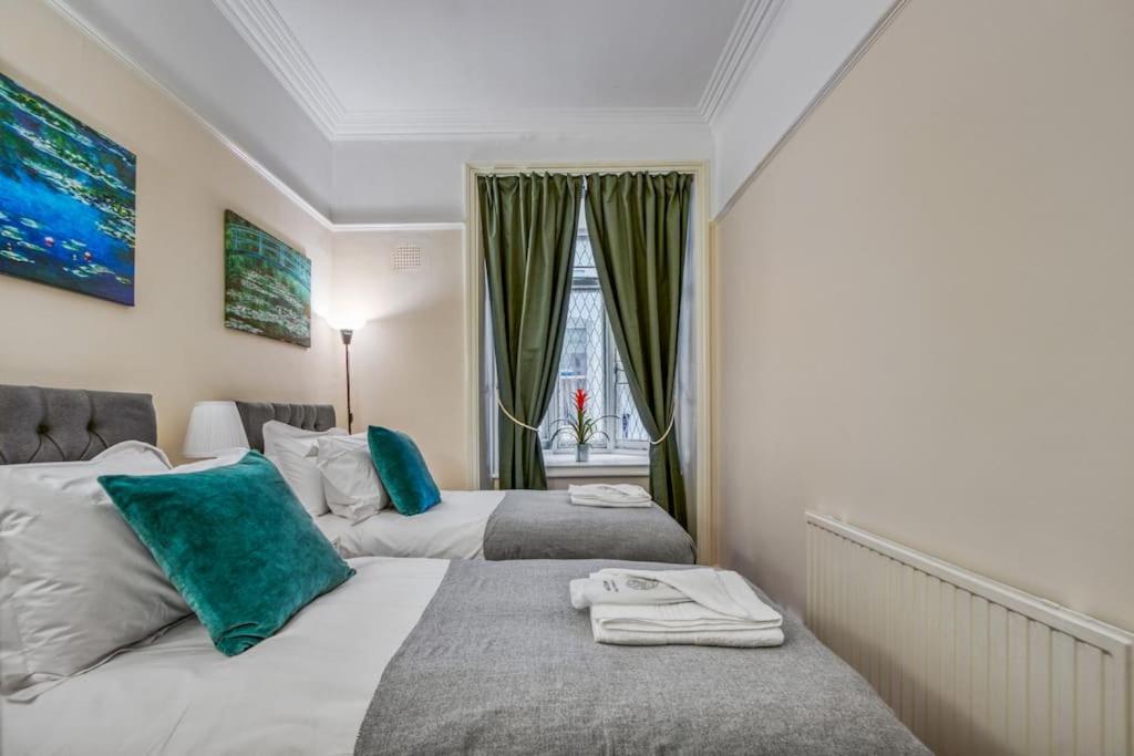 2bed 2bath Earls Court London