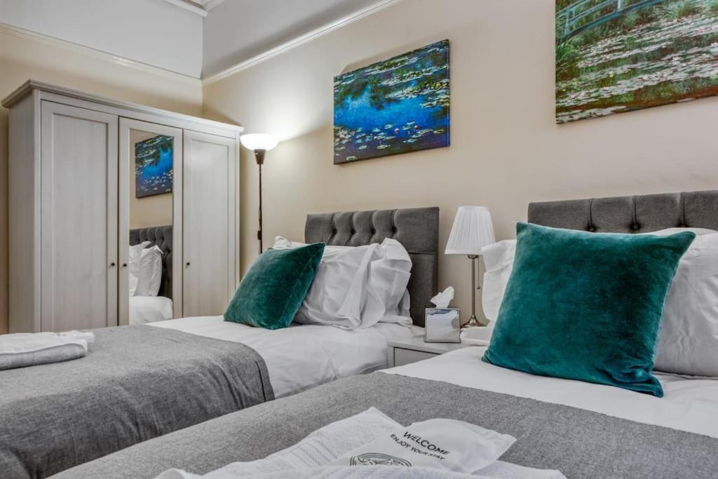 Apartment 2bed 2bath Earls Court