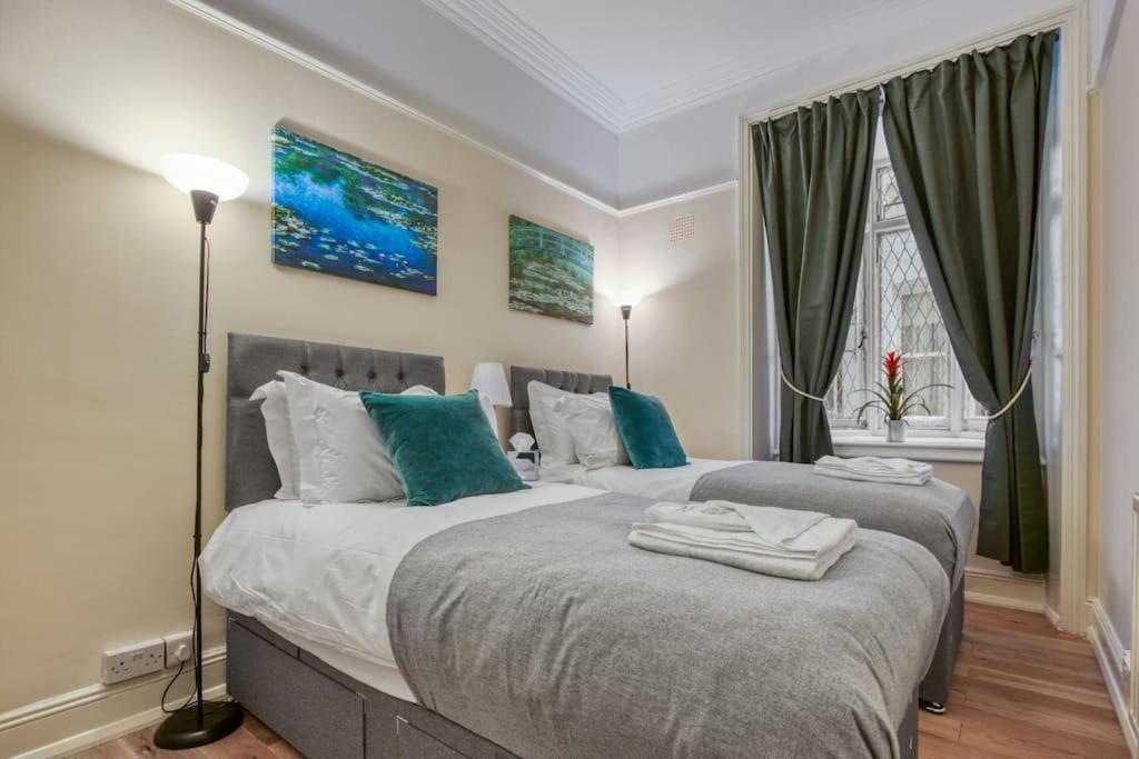 2bed 2bath Earls Court