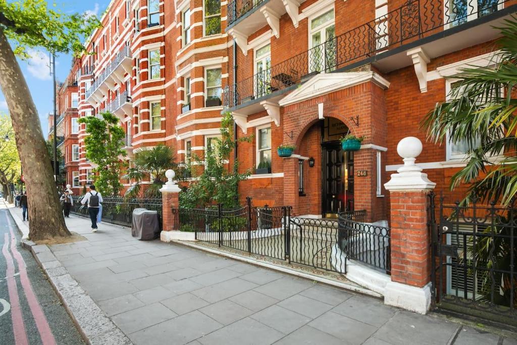 2bed 2bath Earls Court London