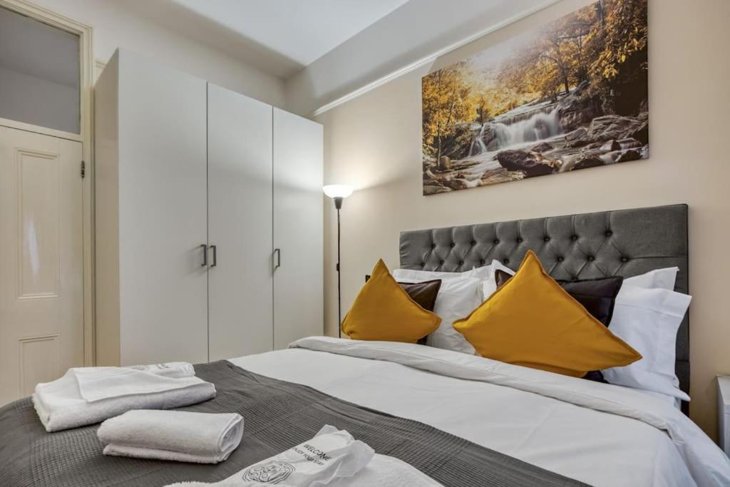 2bed 2bath Earls Court Apartment