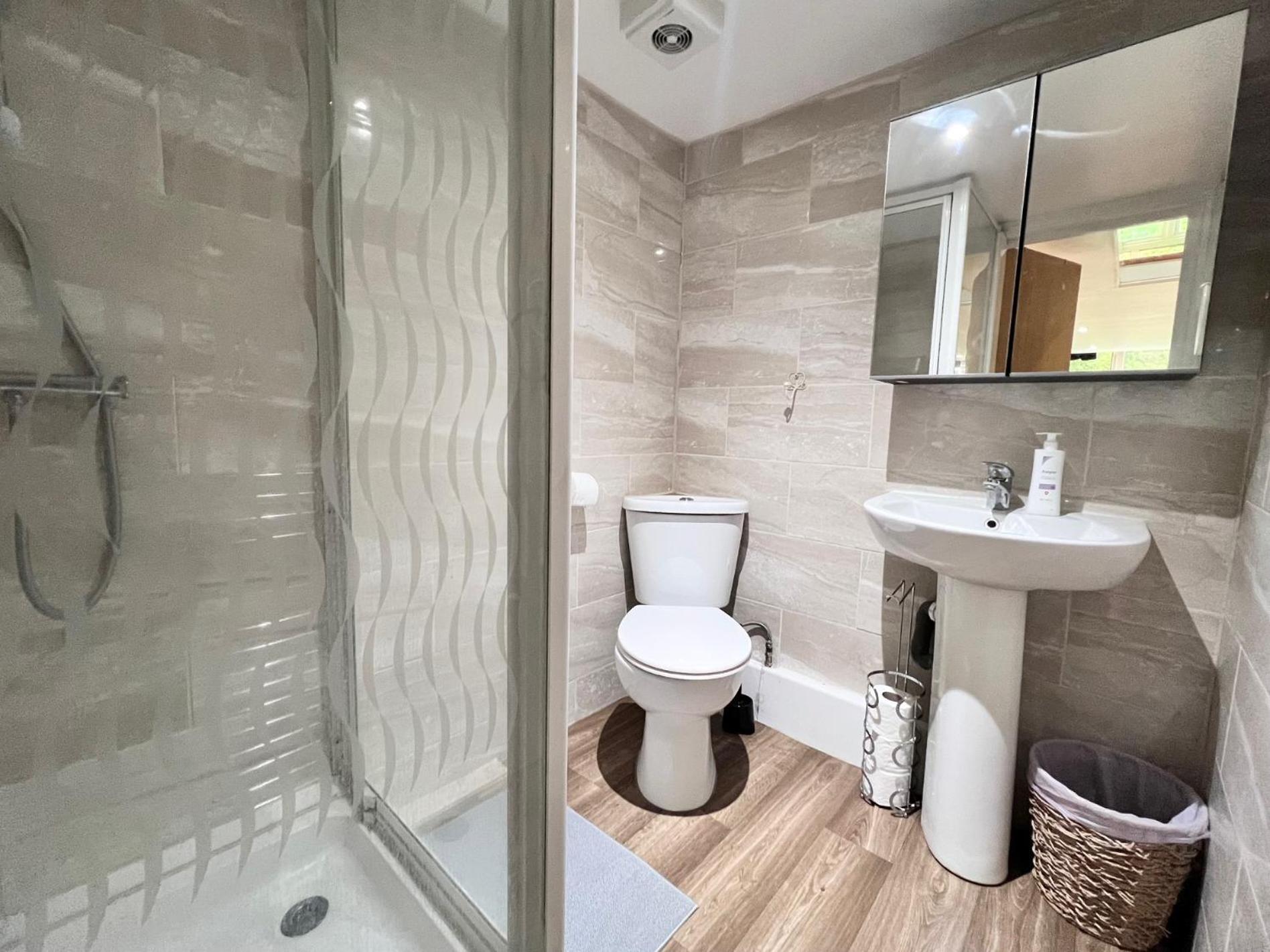 Lovely Split Level One Bedroom - Finchley Road Londen