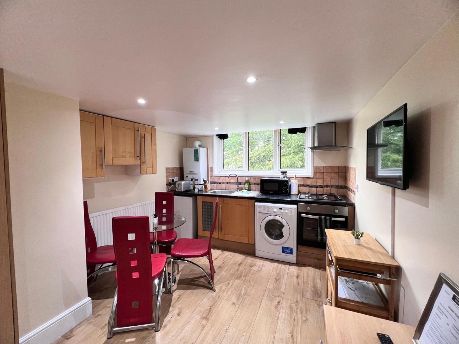 Lovely Split Level One Bedroom - Finchley Road * Londen