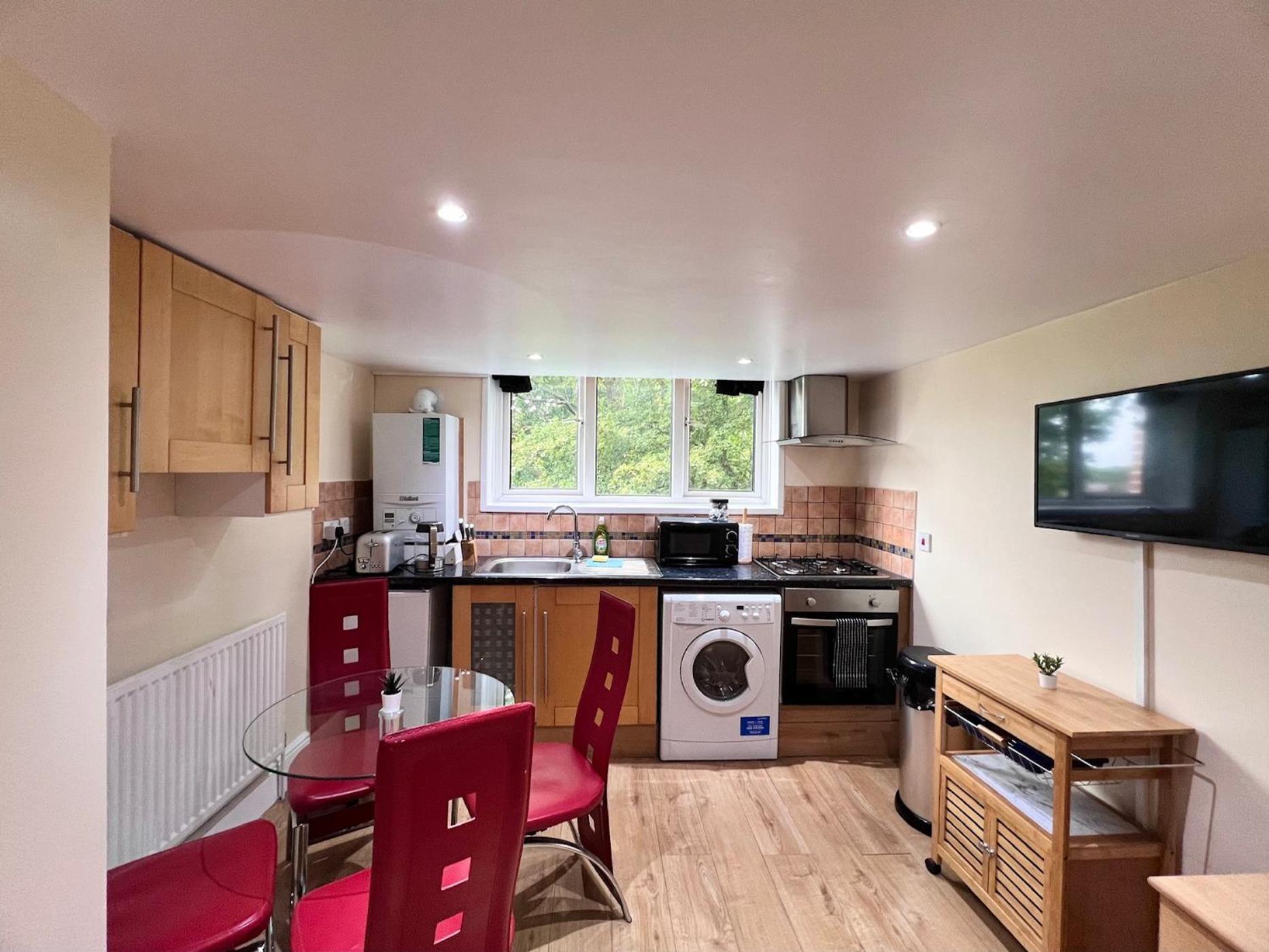 Lovely Split Level One Bedroom - Finchley Road Appartement *