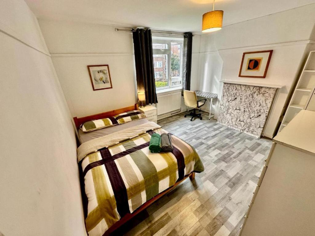 Gjestgiverier Aldgate East R2 *