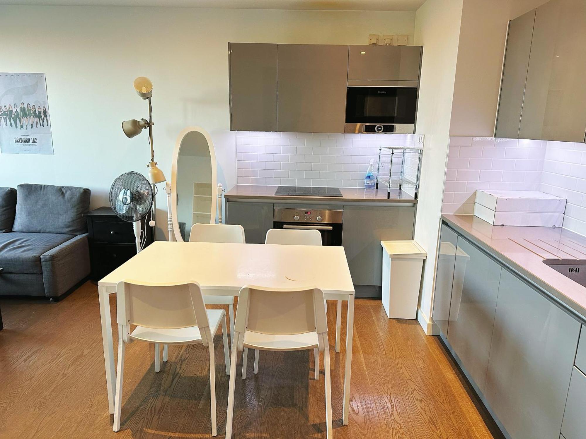 Apartment Modern 2 Bedroom Secured Flat London