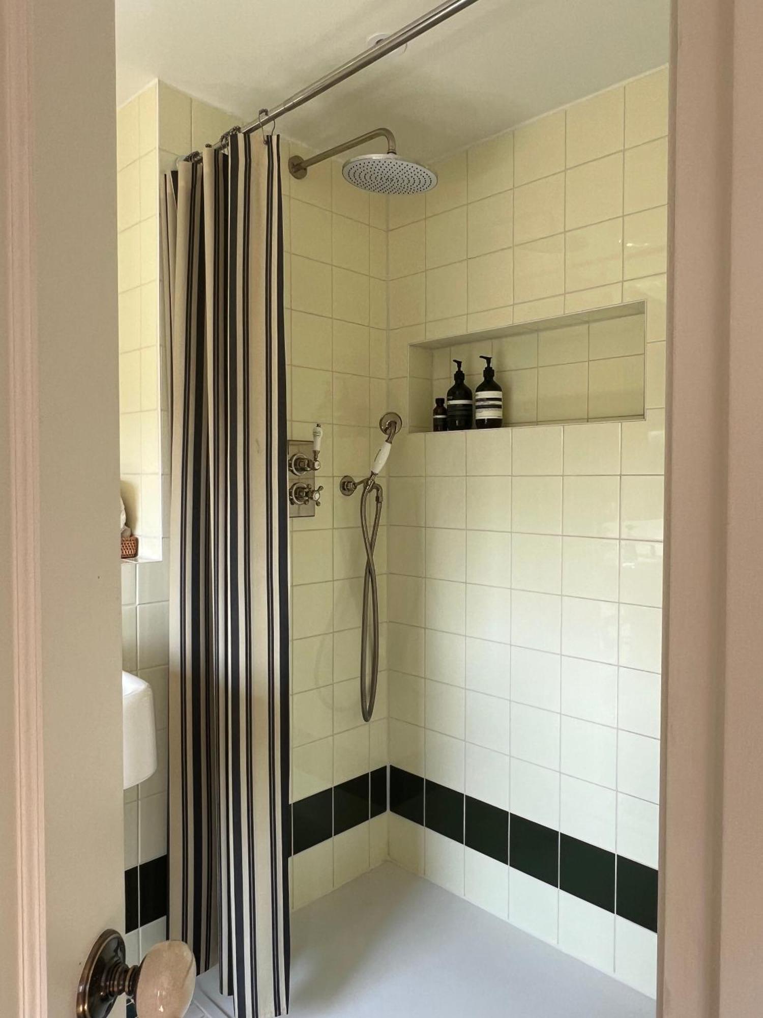 Entire Spacious Loft Studio-own Bathroom & Kitchen Within Victorian Terraced Homestay *
