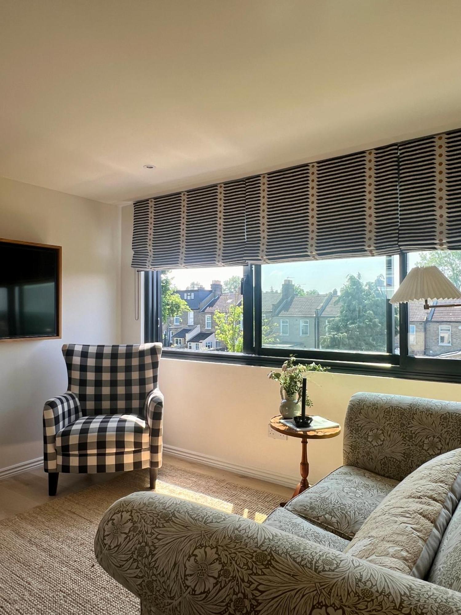 Homestay Entire Spacious Loft Studio-own Bathroom & Kitchen Within Victorian Terraced