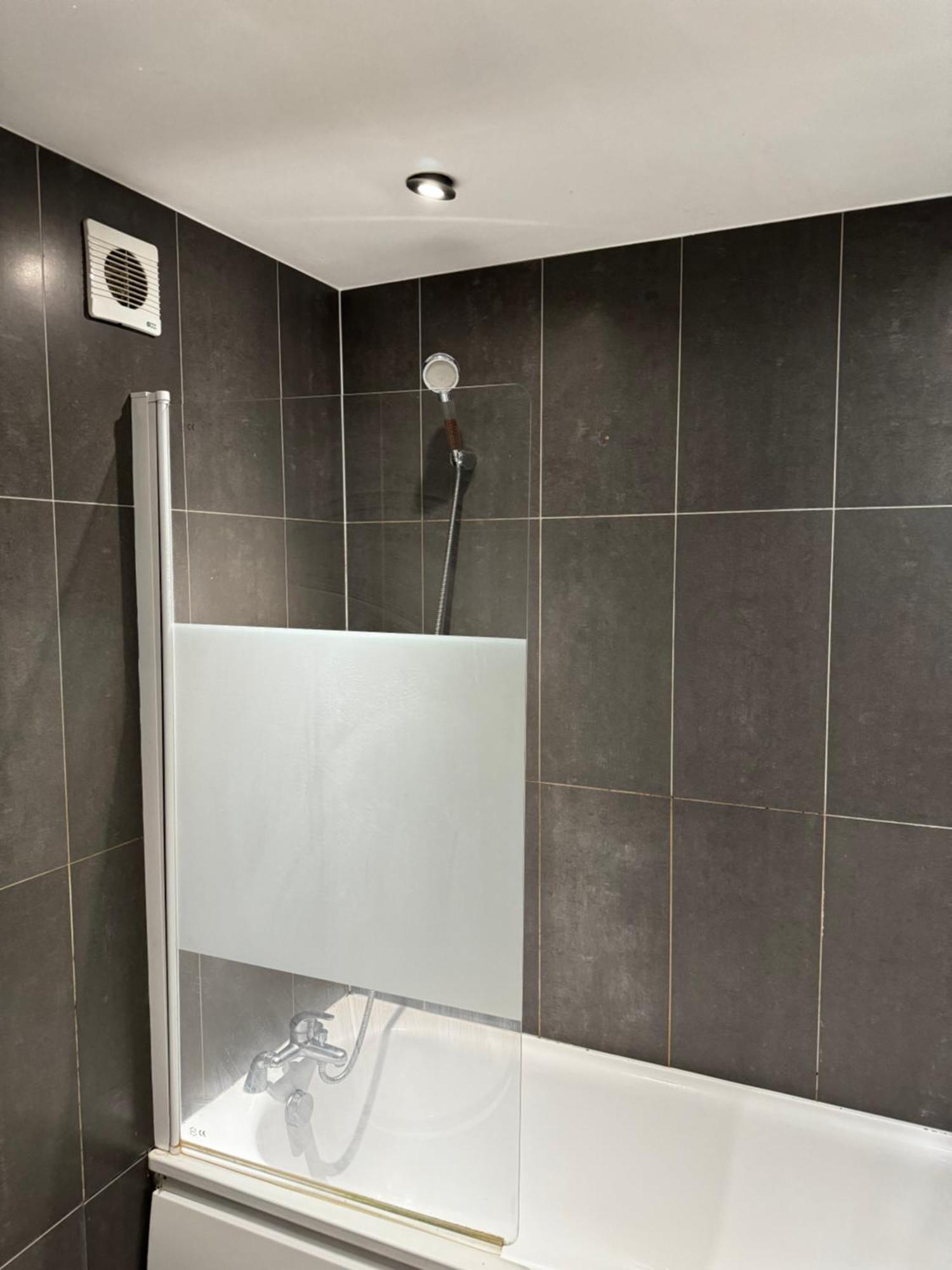 En-suite Bedroom For Up To 4! Sofa Bed - Near Stratford Pensionat