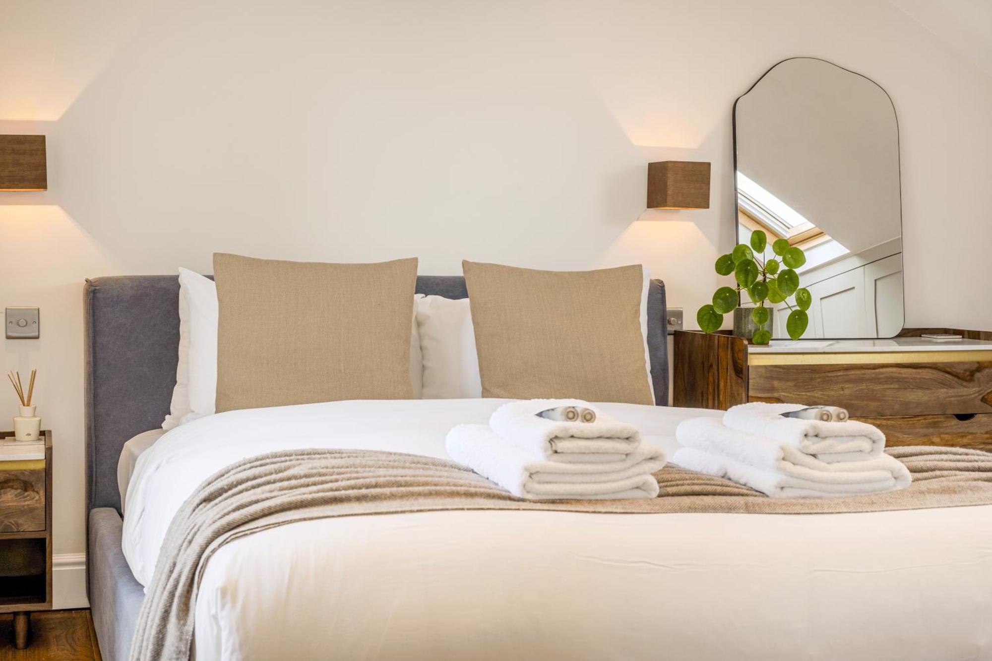 Peaceful Multilevel 2br Flat With Garden In Fulham Apartment *
