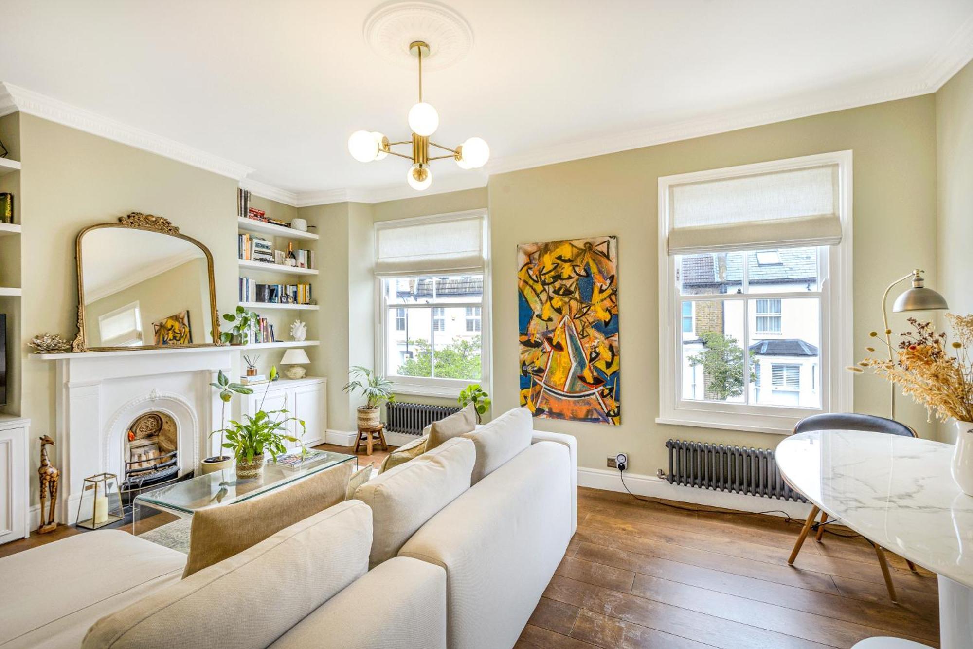 Peaceful Multilevel 2br Flat With Garden In Fulham